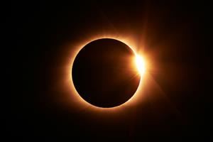 Perché è il giorno del Sole nero (e quando l'eclissi faceva paura)